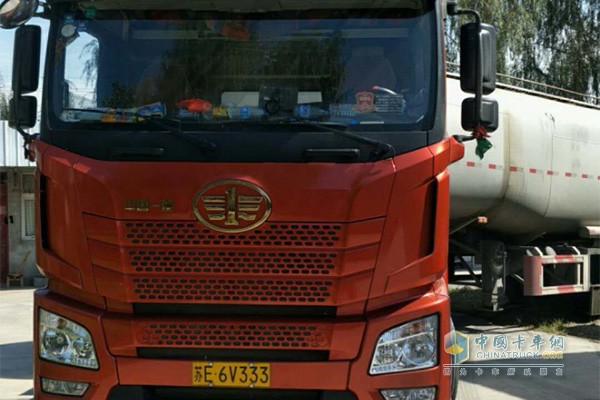 閆方喜的解放JH6牽引車(chē)