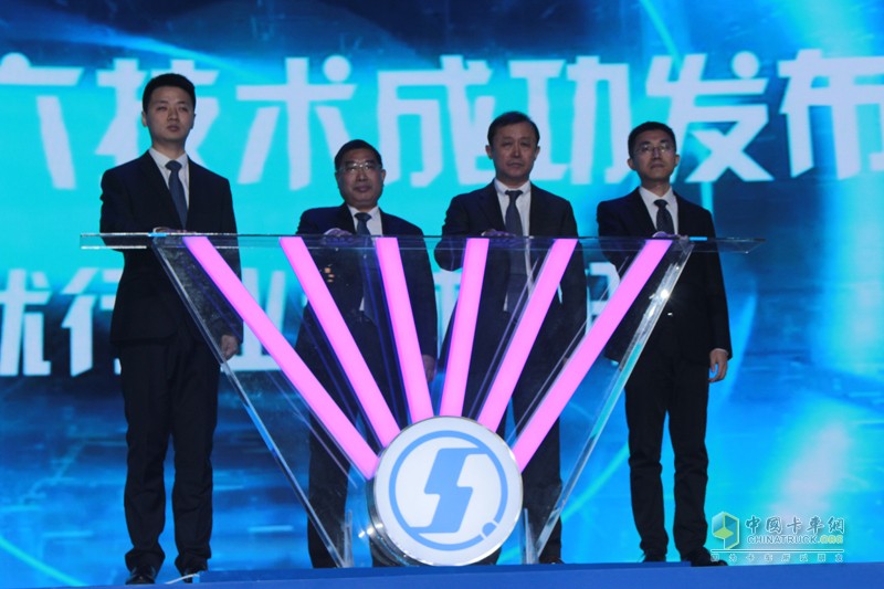 目標15.5萬輛 機遇大于挑戰(zhàn)的2019陜汽重卡將全面突破