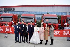 東風(fēng)天龍KL竟成媒人 十臺(tái)婚車為幸福續(xù)航