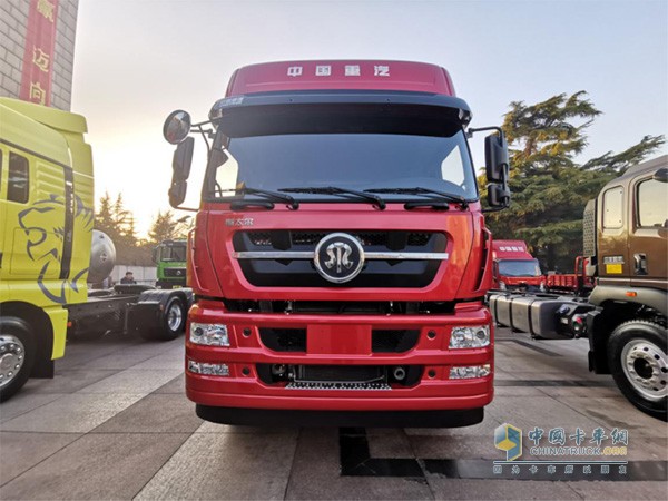 中國(guó)重汽斯太爾D7B牽引車(chē)