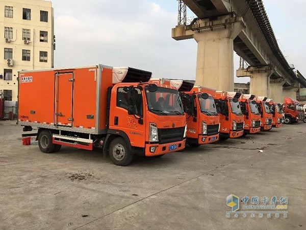 HOWO輕卡統(tǒng)帥冷藏車(chē)