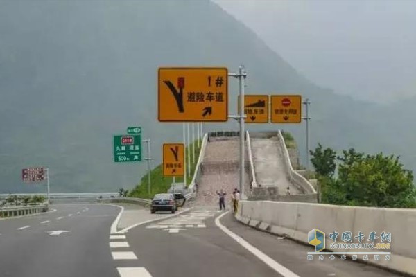 連續(xù)下坡