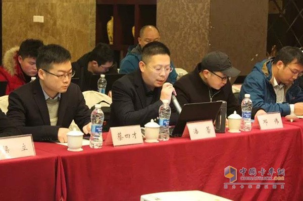 南方市場副總經理潘蕾潘蕾總結匯報南方市場各區(qū)域工作情況