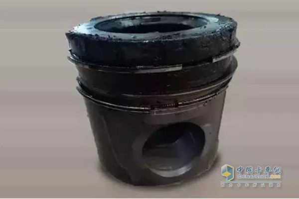 活塞頭部、活塞環(huán)槽內(nèi)積碳增多
