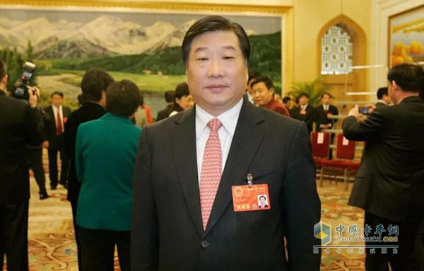 全國(guó)人大代表，山東重工集團(tuán)黨委書(shū)記、董事長(zhǎng)譚旭光