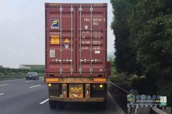 輪胎鼓包