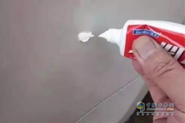牙膏除輕微劃痕