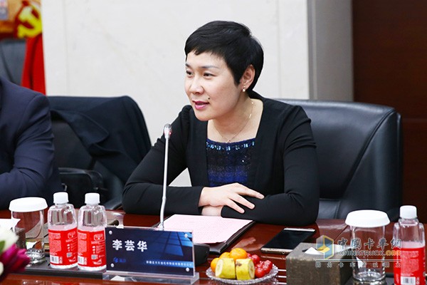 新疆藍(lán)天物流黨委書記、董事長李蕓華