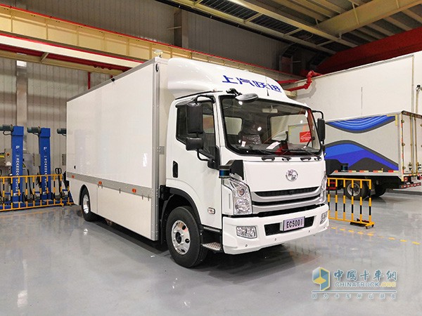 上汽躍進(jìn)EC500i智能城市物流車(chē)