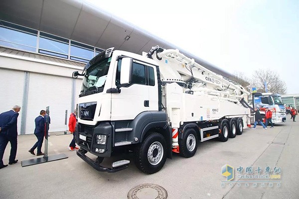 TGS50.500 10x4混凝土泵車(chē)