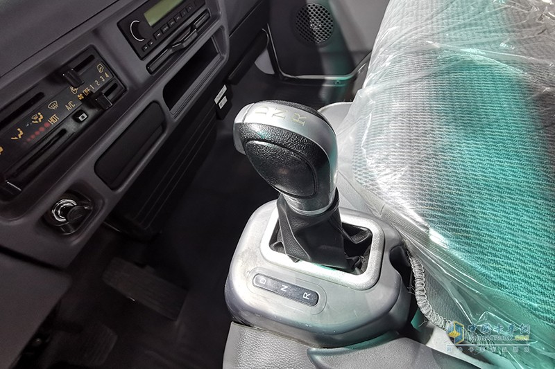 慶鈴汽車(chē) EV100 純電動(dòng)廂式運(yùn)輸車(chē)