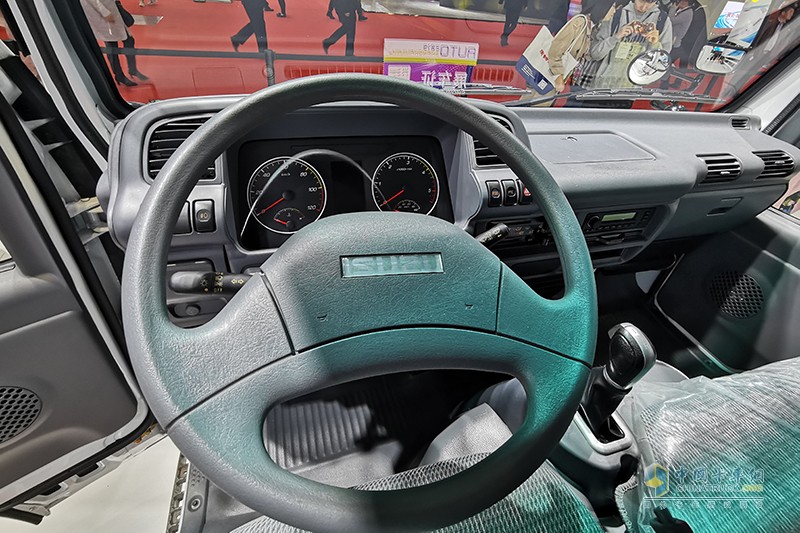慶鈴汽車(chē) EV100 純電動(dòng)廂式運(yùn)輸車(chē)