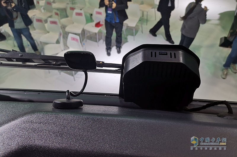 福田戴姆勒 歐曼EST-A 2019款 國(guó)六暢行版 560馬力 6×4 牽引車