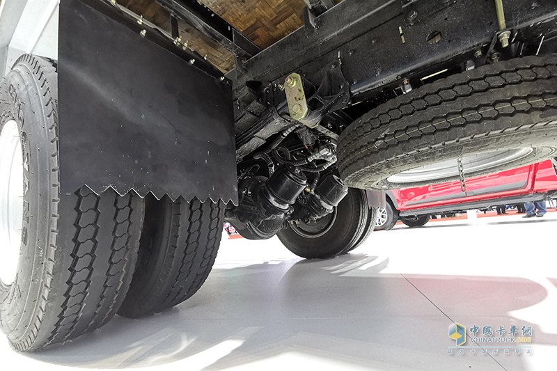 慶鈴汽車(chē) ELF 120馬力 4×2 廂式載貨車(chē)