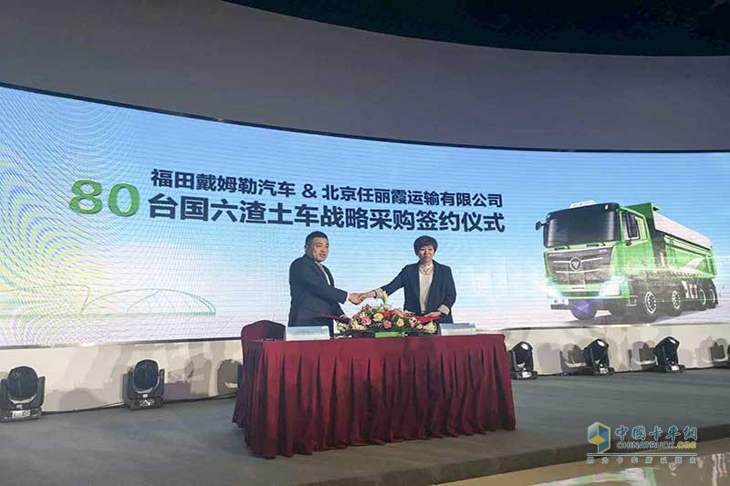 上市即斬獲1280臺(tái)訂單  歐曼2019款國(guó)六法規(guī)渣土車北京區(qū)域上市