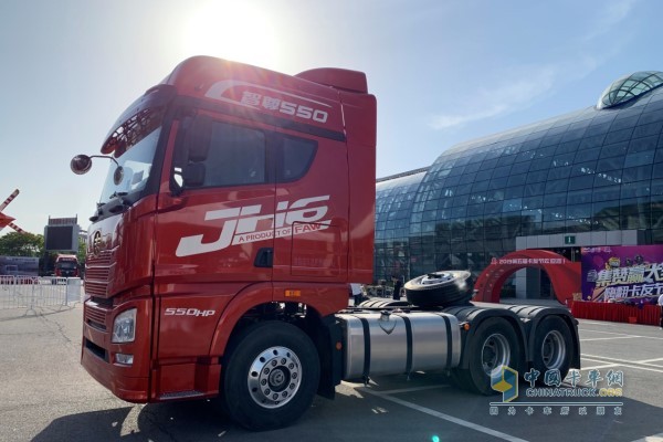 JH6 智尊版550馬力牽引車(chē)