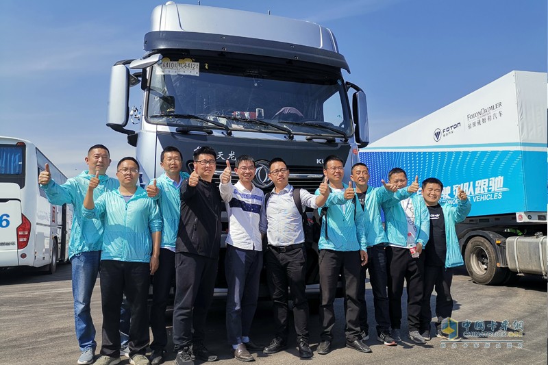 東風(fēng)、重汽、福田同臺(tái)亮相 國內(nèi)首次商用車列隊(duì)跟馳驗(yàn)證完成
