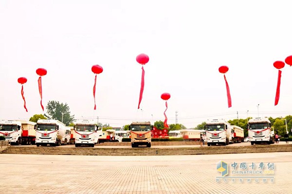 倡導綠色交通高峰論壇現(xiàn)場中集聯(lián)合卡車LNG展車