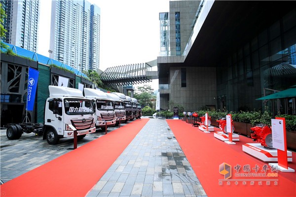 歐馬可S系列超級(jí)卡車搭載福田康明斯F系列國六動(dòng)力