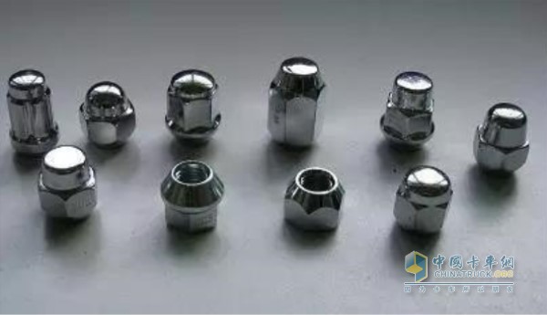 輪胎螺母涂黃油