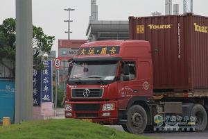 全新戰(zhàn)場(chǎng)如何“拼”？從龍穴島偶遇大運(yùn)港口牽引車說開去……