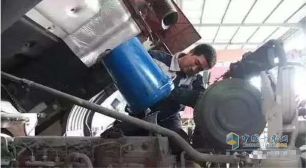 發(fā)動機機油不能只加不換