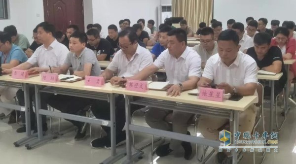 可蘭素總經(jīng)理秦建先生、營銷部長王紅兵先生等領導及全體銷售團隊參加了本次誓師大會
