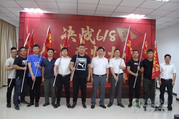 誓師大會結束后銷售精英們摩拳擦掌熱血沸騰