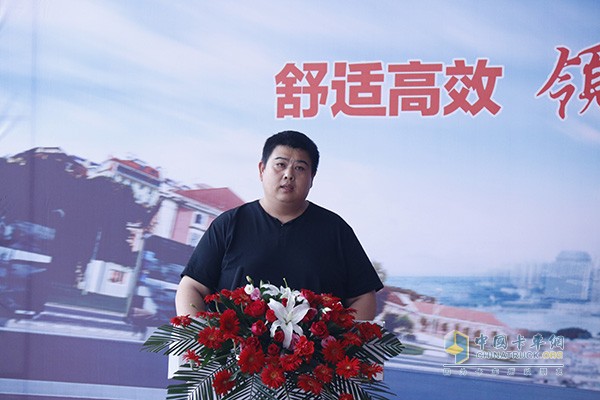 河南華業(yè)汽車貿易有限公司總經理宣讀購車政策