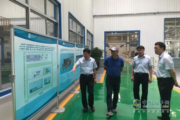 陪同參觀了企業(yè)文化展廳和機四廠車間。