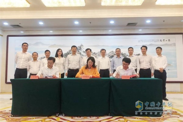 中航鋰電科技有限公司、廈門(mén)高新區(qū)管委會(huì)與金圓集團(tuán)在廈門(mén)市共同簽署《投資合作協(xié)議》