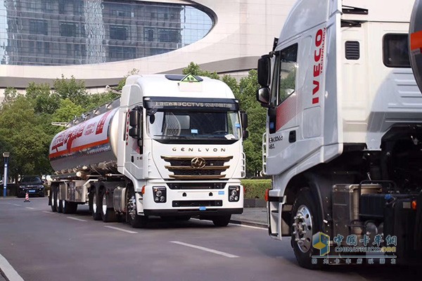 上汽紅巖智能車罐一體化?；愤\輸運輸車