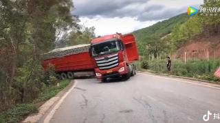 好車+好技術(shù)，看牛人駕駛員如何駕駛歐曼“自救”