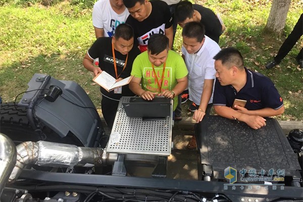 聯(lián)合卡車國六專項技術培訓人員實操