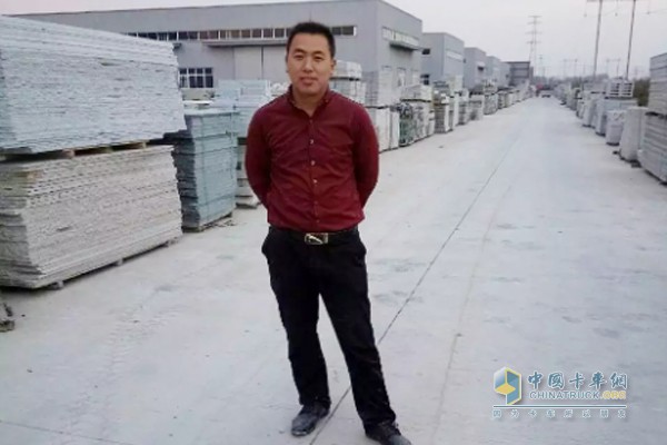 創(chuàng)業(yè)路上，高相甫在石材廠考察
