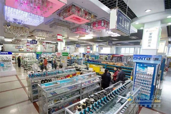 慶鈴五十鈴100P車輛運輸貨物