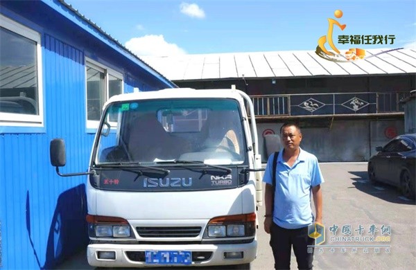 慶鈴五十鈴100P與貨物運輸司機