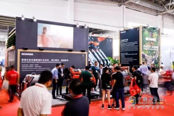 斯堪尼亞工業(yè)動(dòng)力解決方案吸引參觀者駐足、圍觀