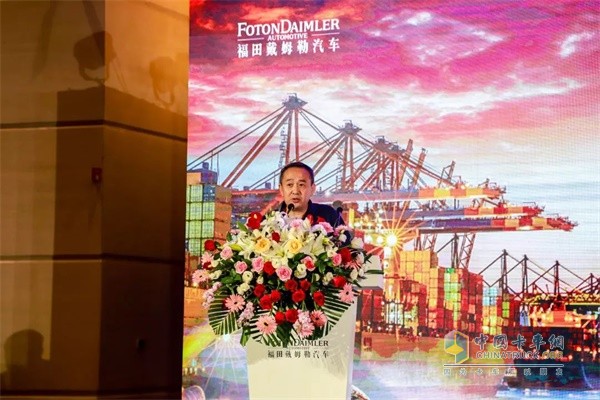福田戴姆勒青島市道路運(yùn)輸協(xié)會(huì)副會(huì)長、機(jī)動(dòng)車維修與檢測分會(huì)秘書長劉利明出席活動(dòng)并致辭