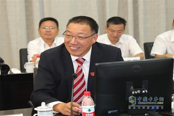 一汽解放公司總經(jīng)理助理，發(fā)動機事業(yè)部黨委書記、總經(jīng)理錢恒榮