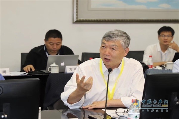中國工程院院士，原華中科技大學校長，中國機械工程學會理事長李培根