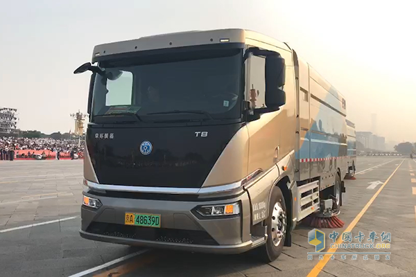 比亞迪全新T8純電動洗掃車為70周年盛典路面清掃工作提供堅實保障