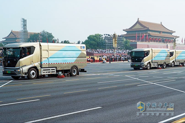 比亞迪全新T8純電動洗掃車為70周年盛典路面清掃工作提供堅實保障