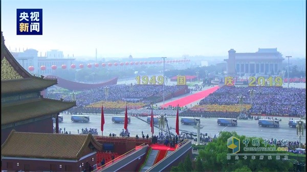 比亞迪新T8純電動(dòng)洗掃車服務(wù)新中國(guó)70華誕盛典