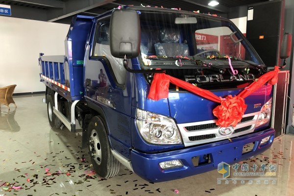 福田時(shí)代金剛藍(lán)牌自卸車(chē)
