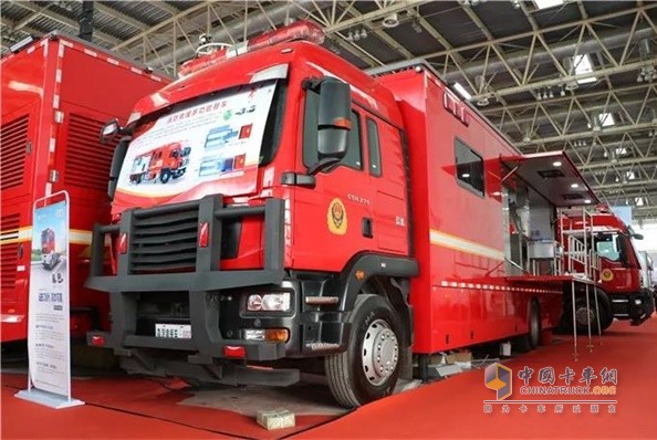 森源重工展示了消防救援多功能餐車、消防救援多功能淋浴車等產(chǎn)品