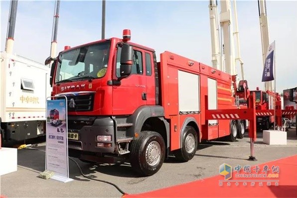 中卓時(shí)代展示了搭載中國(guó)重汽底盤的露營(yíng)車