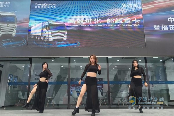 現(xiàn)場表演