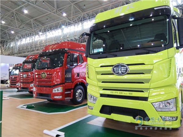 解放牽引車及載貨車