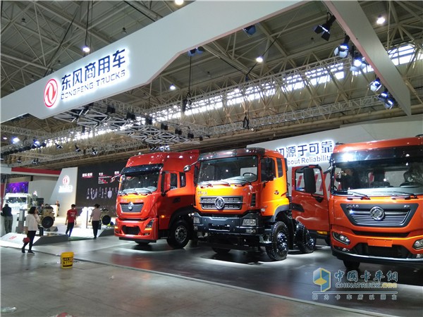 東風商用車展位